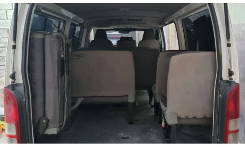 باص 2010 Hiace Toyota