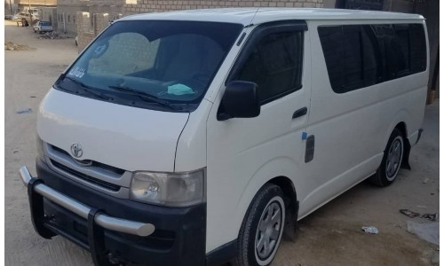 باص 2010 Hiace Toyota