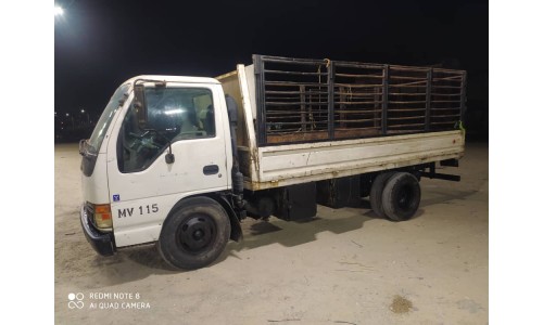 دينا 2004 Isuzu